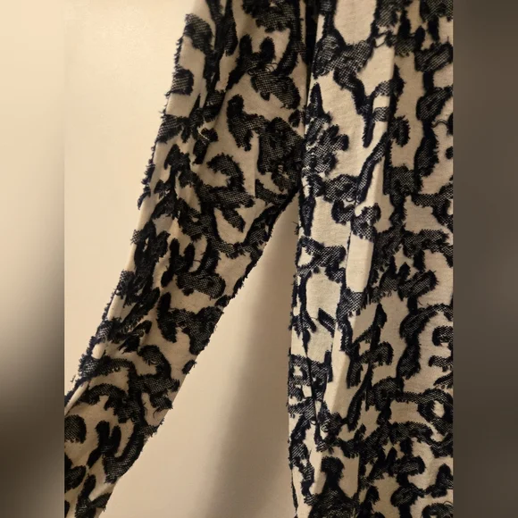 NWT Loft Blue and White Textured Women's Long Sleeved Top - Picture 5 of 7